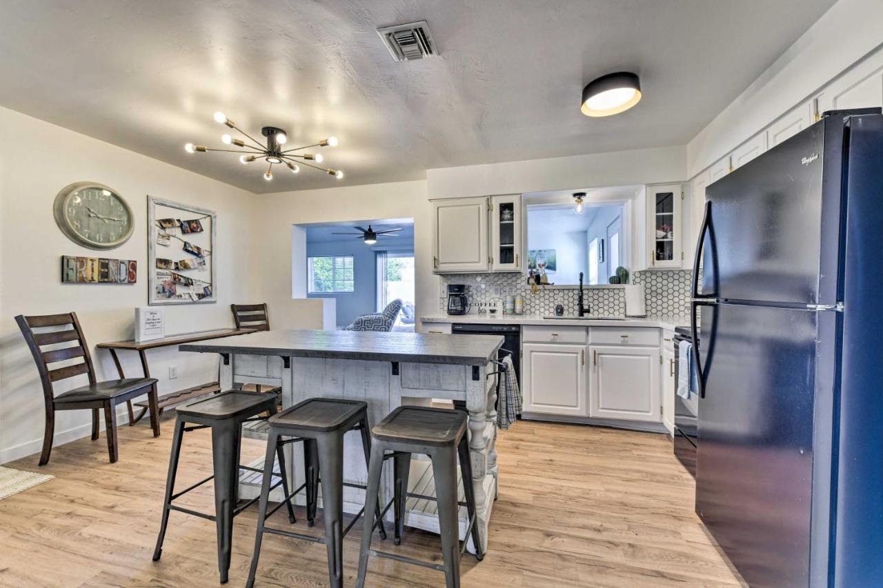 Downtown Gilbert Home With Fenced Yard And Fire Pit! Exterior photo